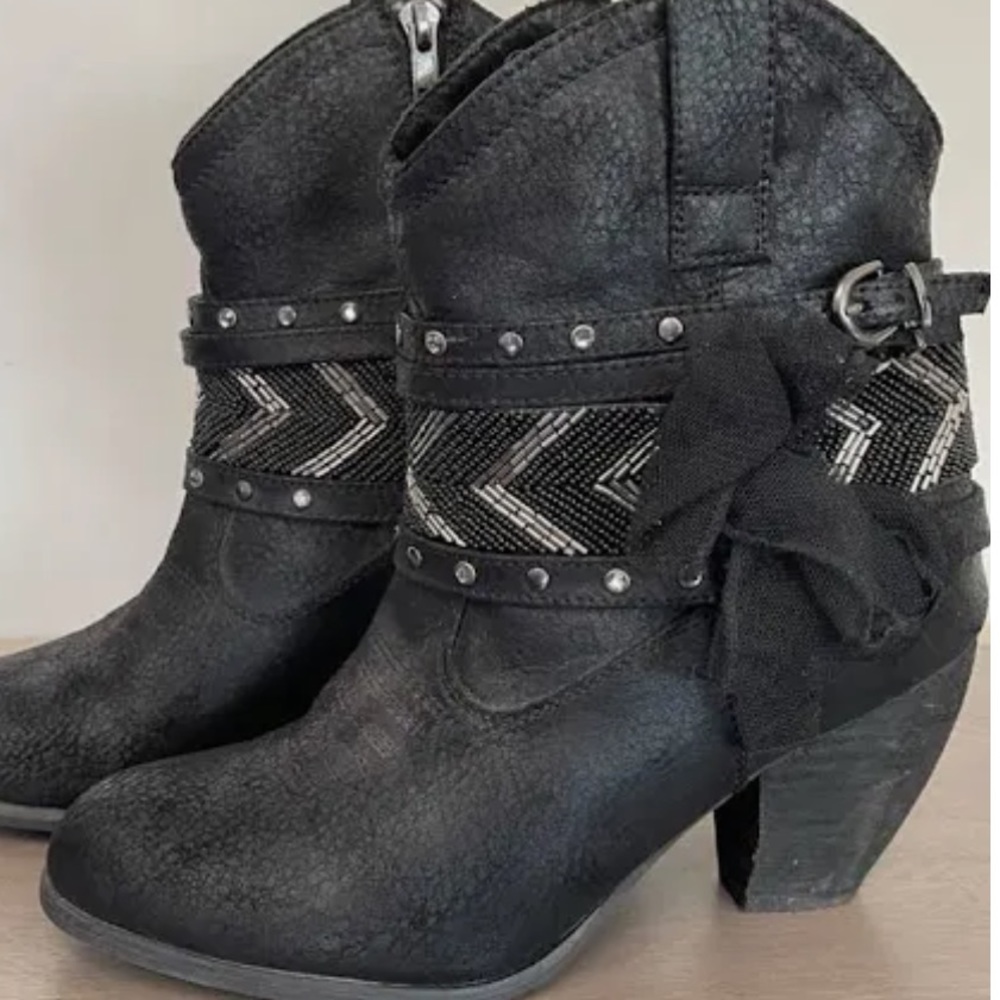 Not Rated Black Lexington Booties with Beading and Bow Size 7.5